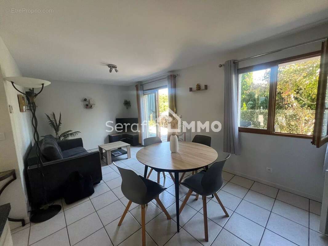 Appartement à POISY