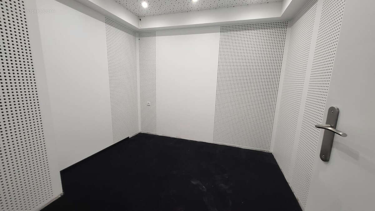 Commerce à VENELLES