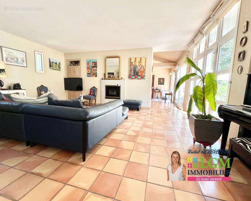 VENANSAULT, Propriété de caractère avec prairie, piscine et potentiel équestre - photo 5