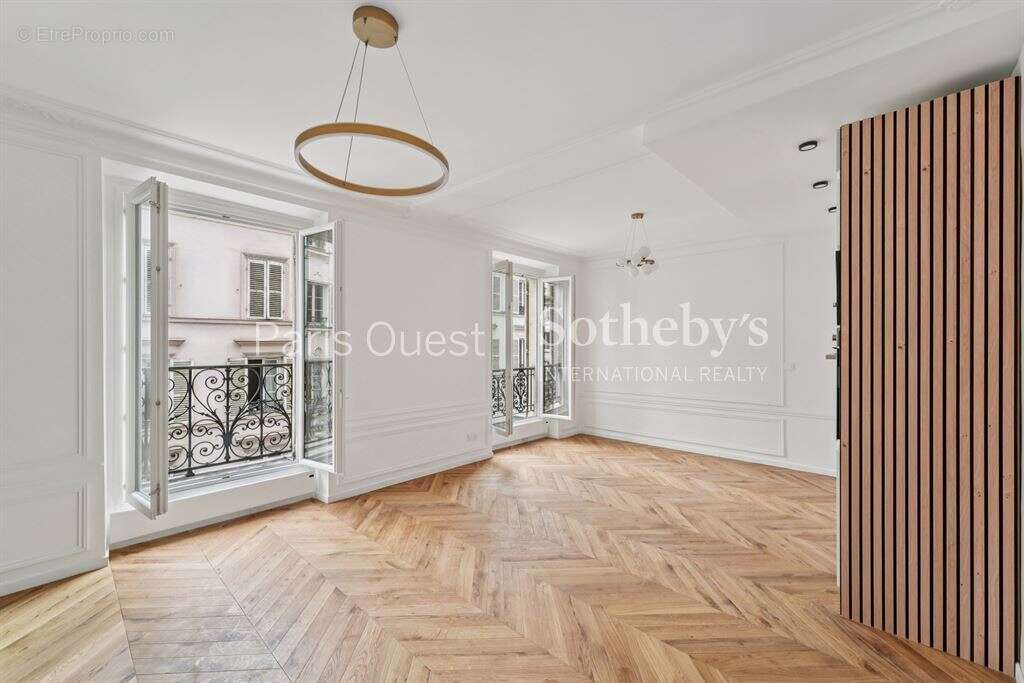 Appartement à PARIS-17E