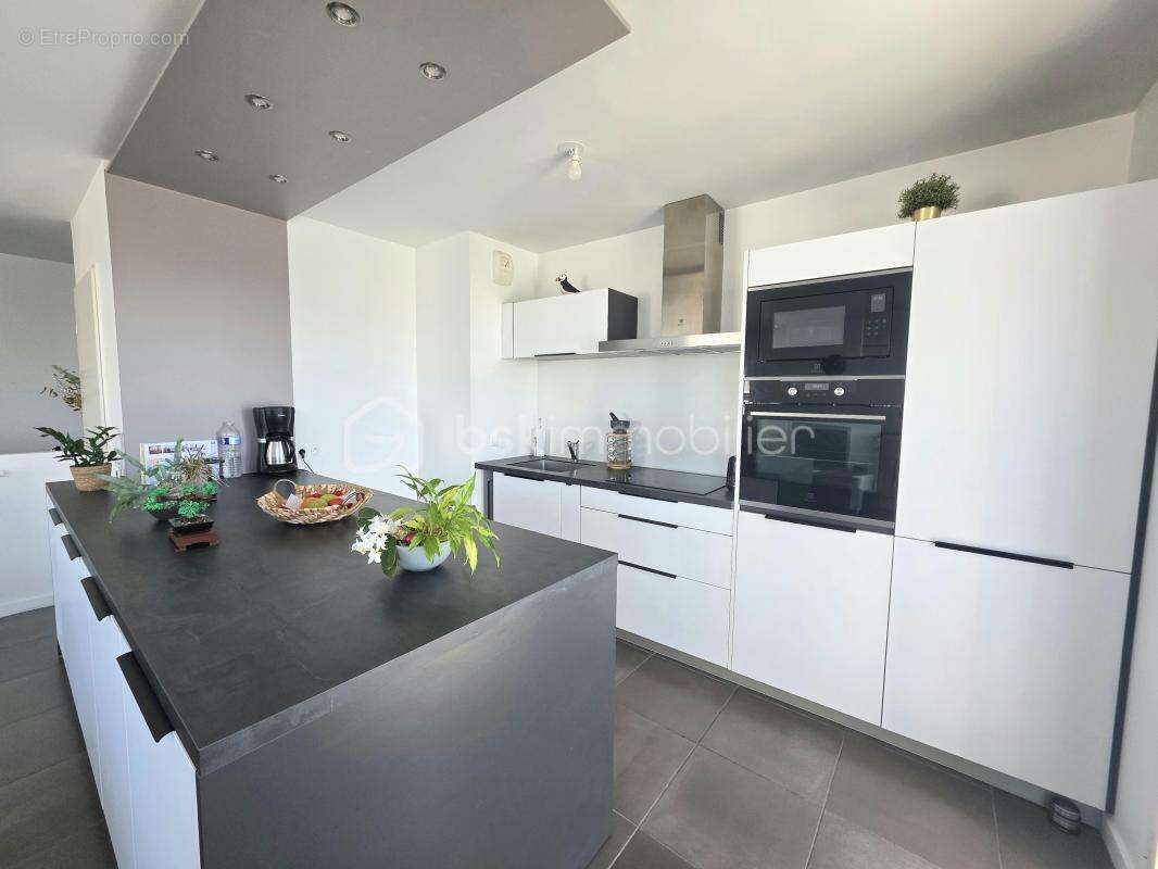 Exclusivité – Bel appartement T4/T5 de 93 m² au 8ème étage, terrasse plein ciel & double parking – Ginko - photo 3