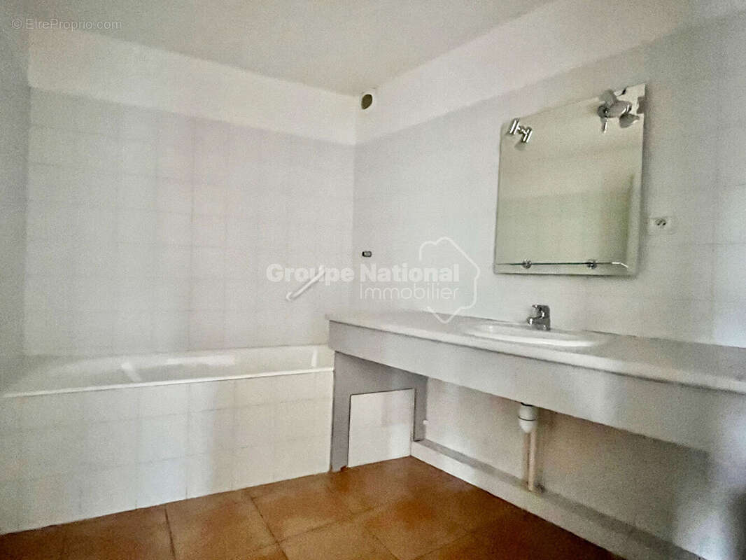 Appartement  Centre ville d'Avignon 2 pièce(s) 67 m2, garage et cave - photo 2