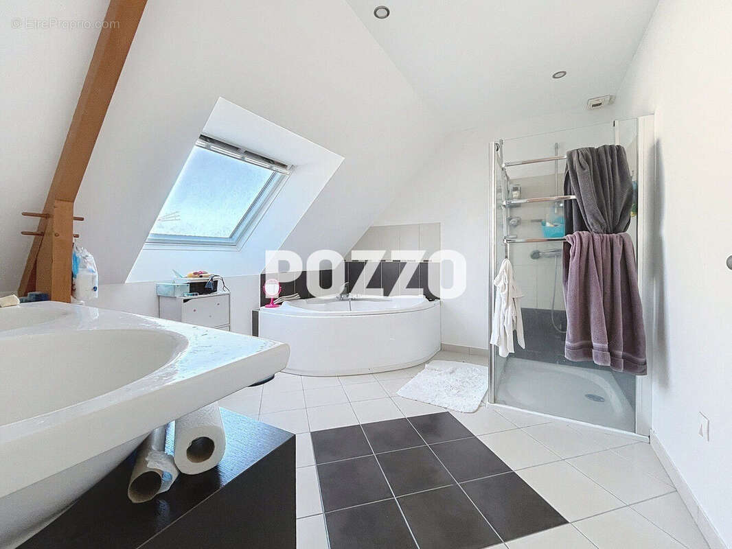 Maison à CONDE-SUR-VIRE