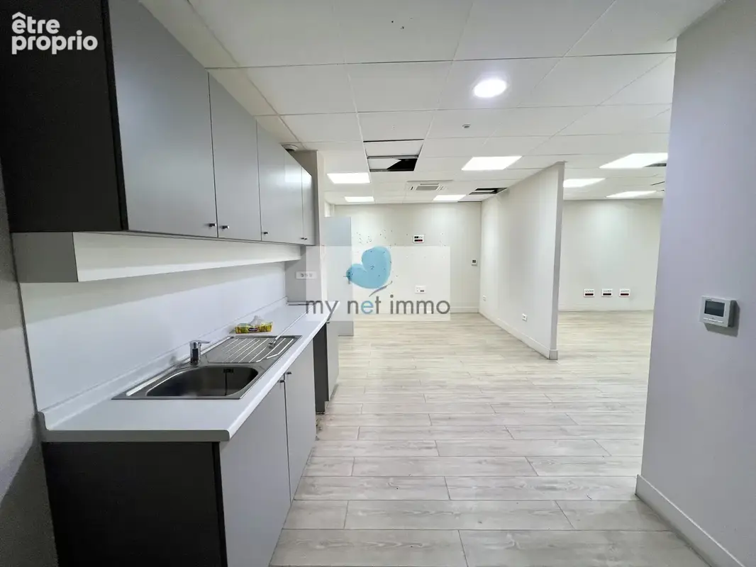 Tres beau local a louer de 224m2 idealement situe - photo 11