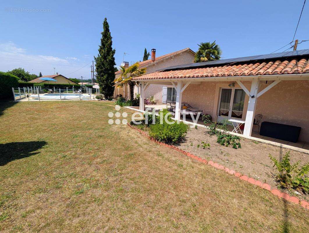 Maison à SAINT-LEON-SUR-L&#039;ISLE