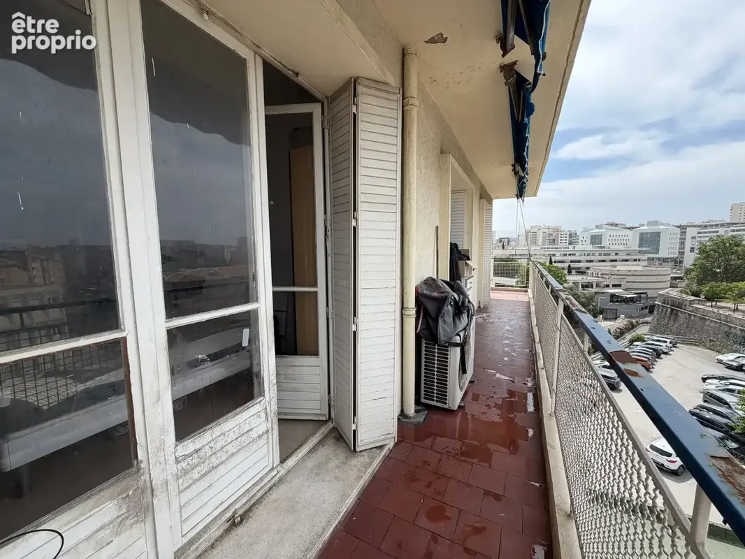 TOULON CENTRE - T4 de 100 m2 avec terrasse de 20 m2 unique dans la copropriété - Poss garage en supplément - photo 5