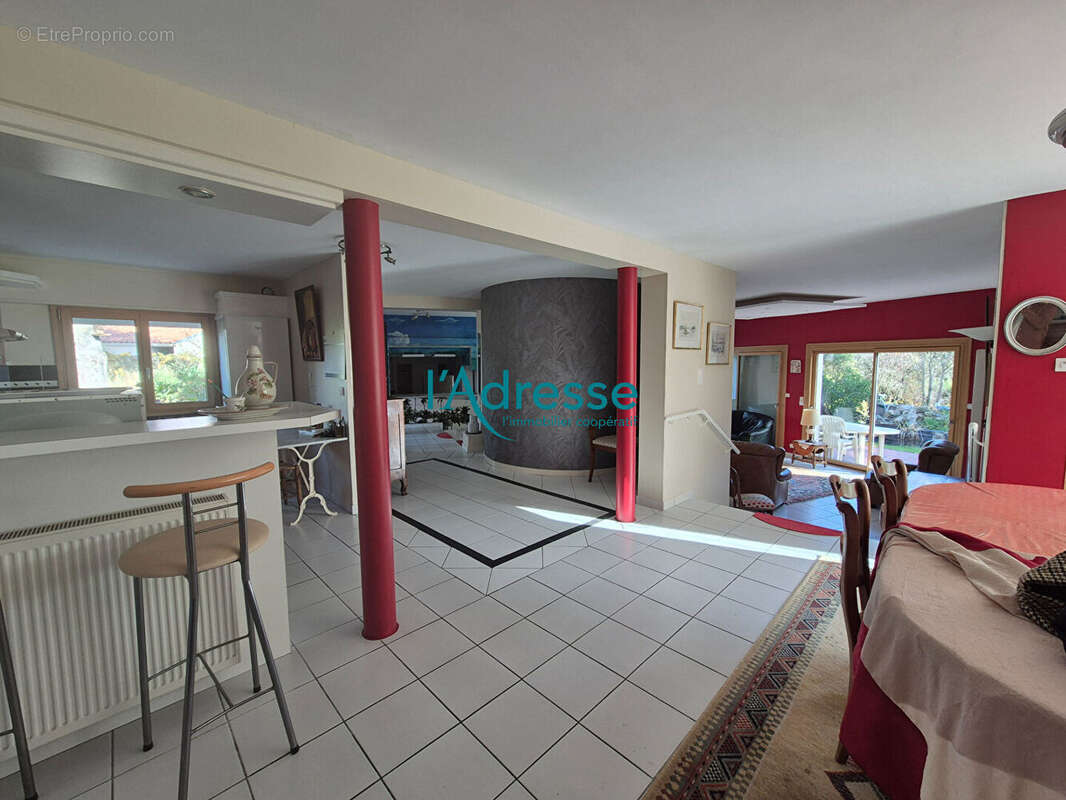 Maison à SAINT-PIERRE-MONTLIMART