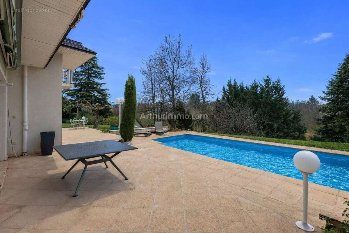 Maison à SAINT-CLAIR-DE-LA-TOUR