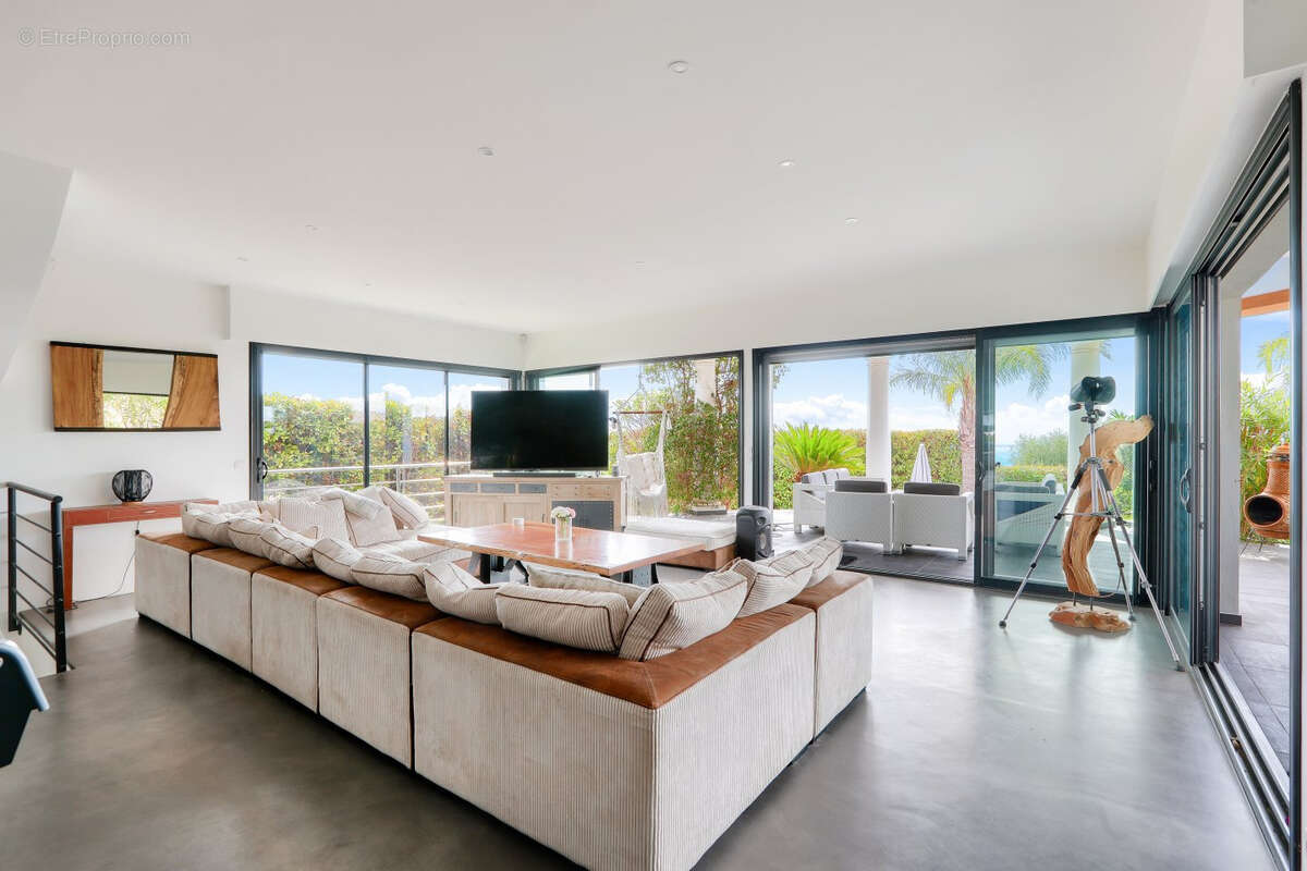 Maison à SAINT-LAURENT-DU-VAR