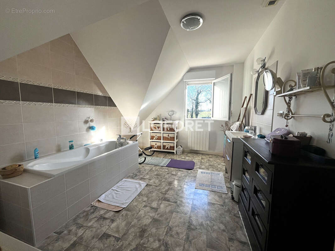 Maison à MEZIDON-CANON