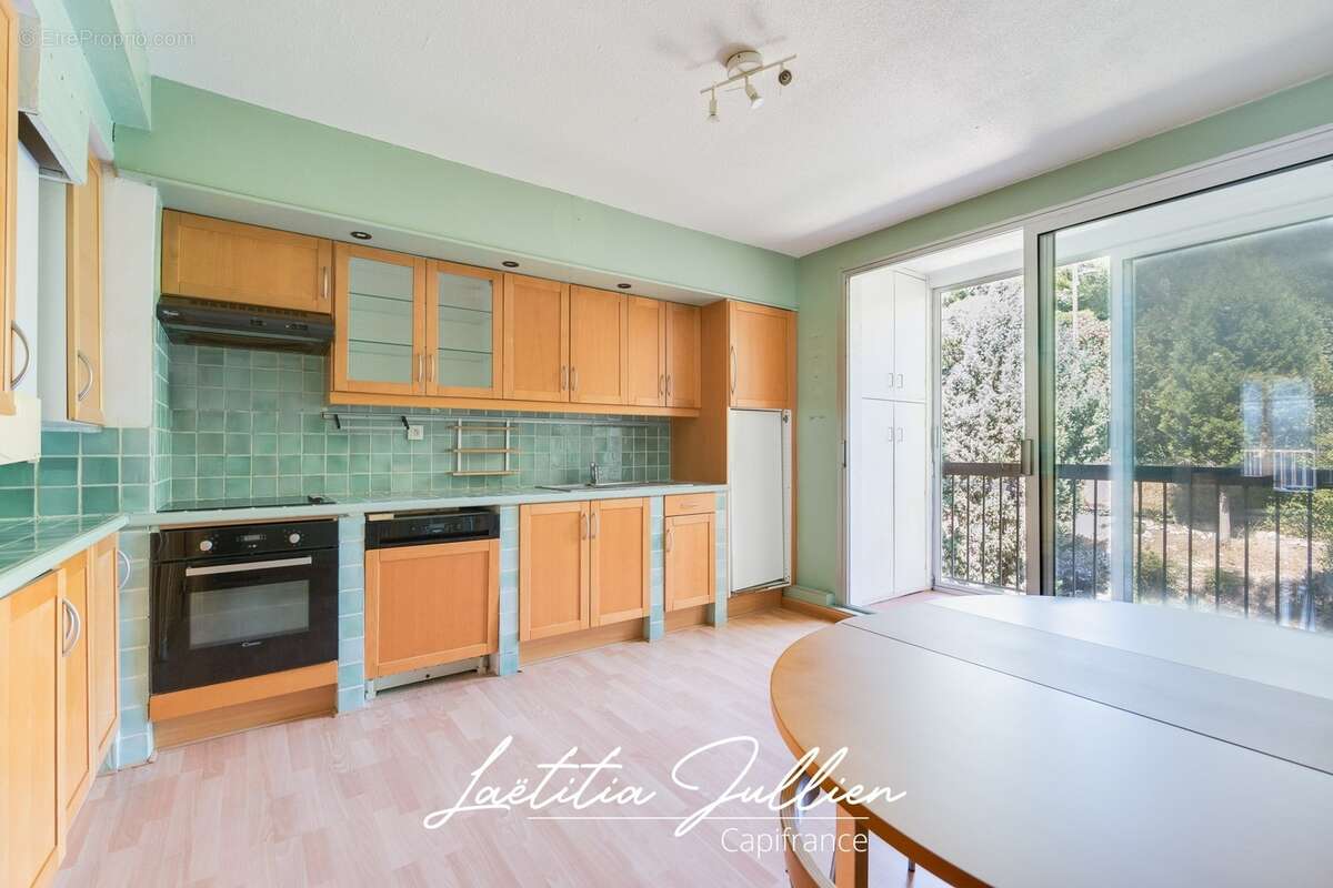 En exclusivité par Laëtitia JULLIEN – Marseille 10ème – Les Collines – T4 traversant de 83,83 m² avec balcon et loggia au pied d - photo 9