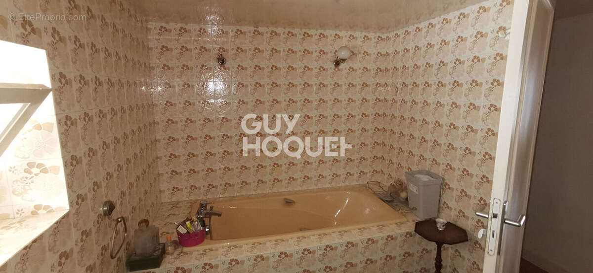 Maison à VENEUX-LES-SABLONS