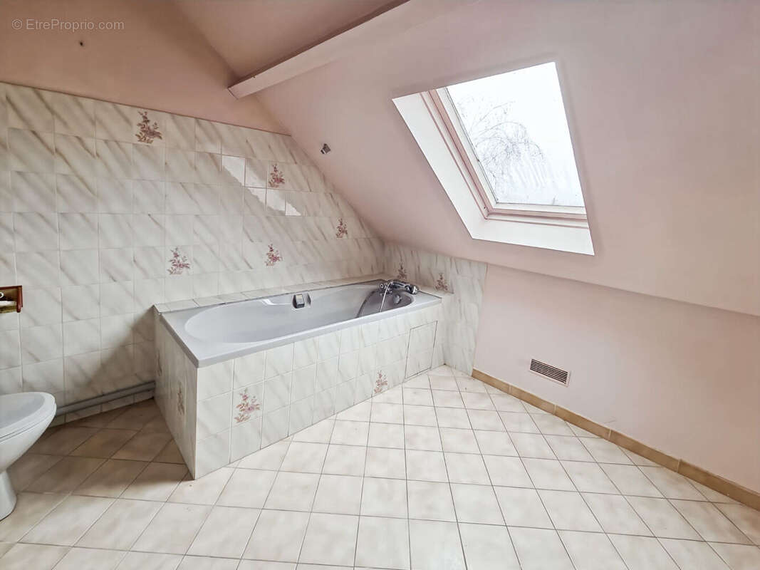 Maison à VERRIERES-LE-BUISSON