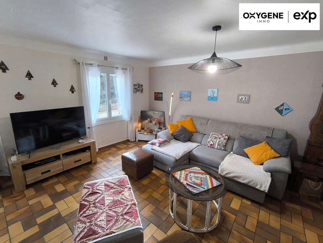Maison 115 m² à Reynes  - photo 2