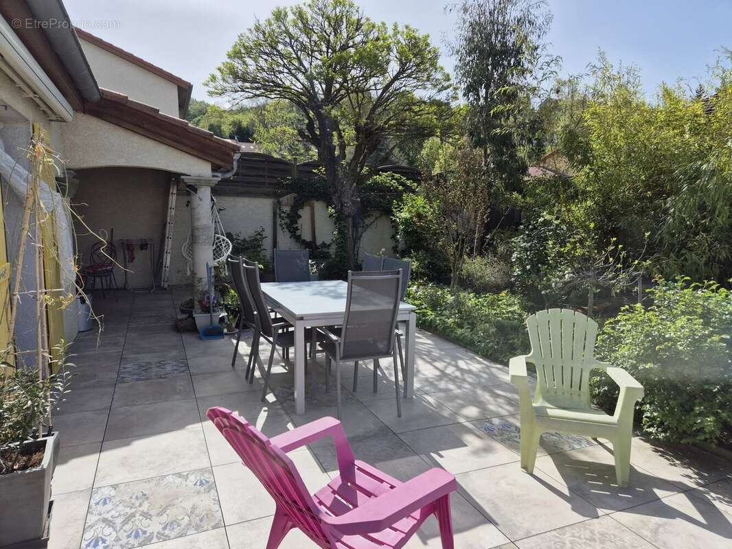 Maison à BRIVES-CHARENSAC