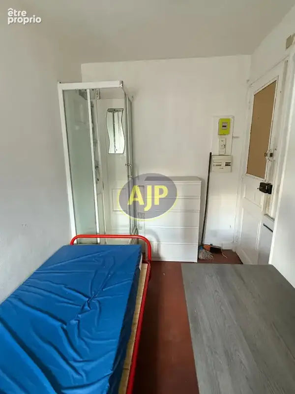 PARIS 15ème  Chambre de service - photo 3