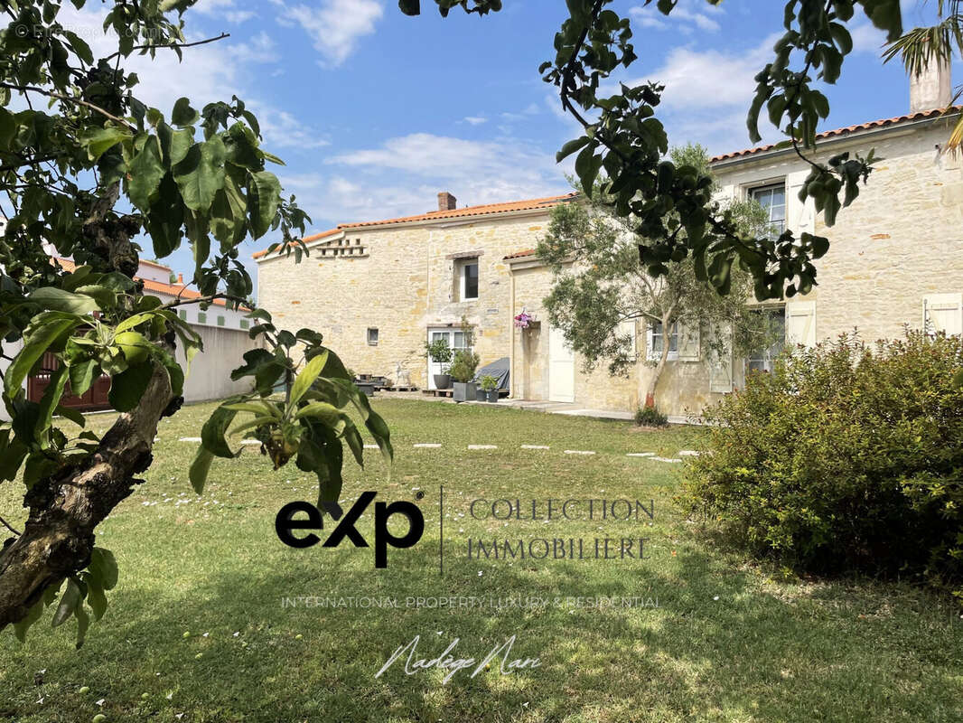 Maison 265 m² à Sainte-Soulle  - photo 7