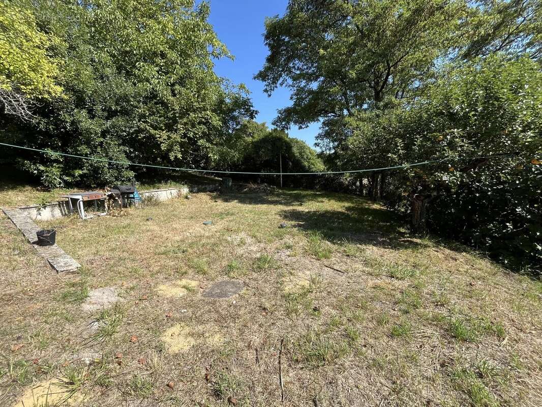 Maison à SALLES-LAVALETTE