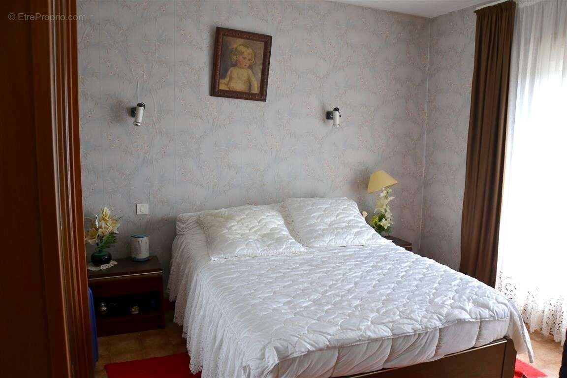 Maison 169 m² à Saint-Evroult-Notre-Dame-Du-Bois  - photo 7