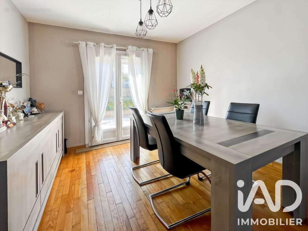 Maison 80 m² à Villeneuve-Le-Roi  - photo 4