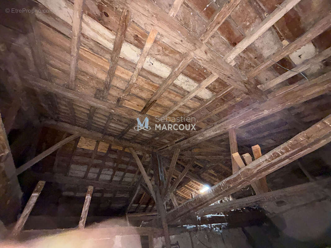 Maison à SURY-LE-COMTAL