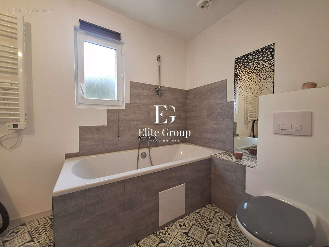 A vendre maison de 107 m² 5 pièces à Chazelles - photo 10