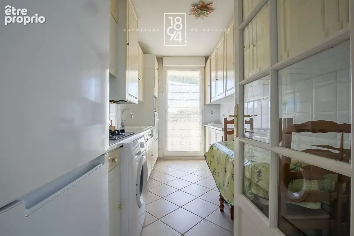 Appartement À Vendre T3 65m2 ascenseur et place de parking technopole de château Gombert - photo 3