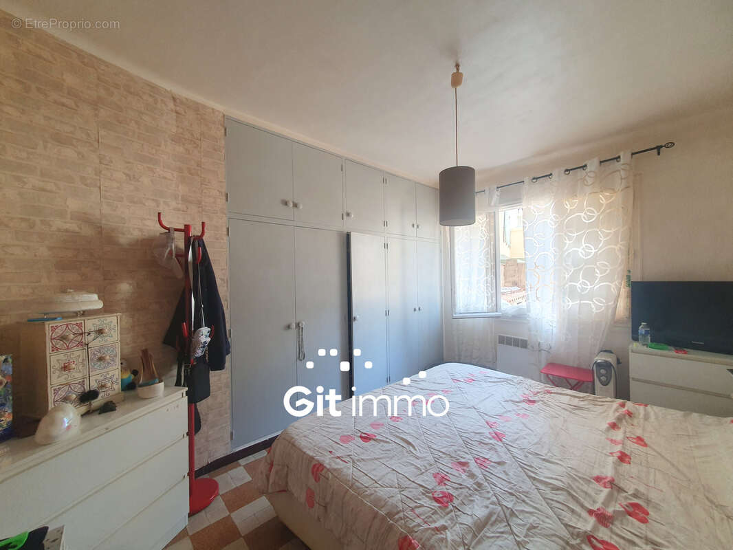 Appartement à MARSEILLE-5E