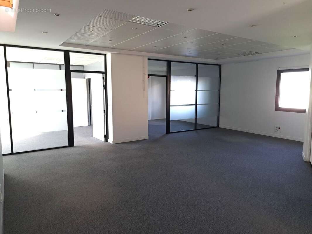 Photo 4 - Commerce à MAYENNE