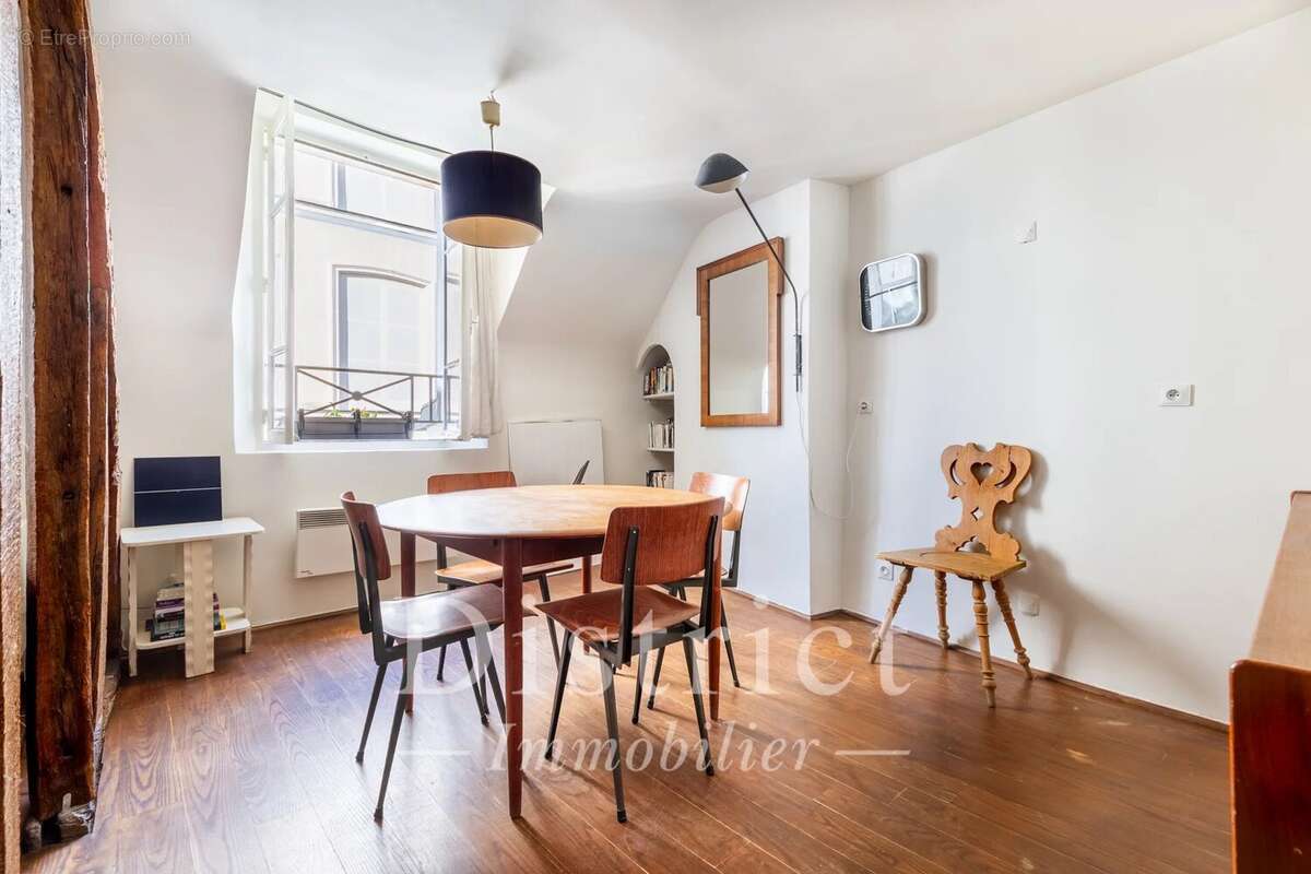 Appartement à PARIS-3E