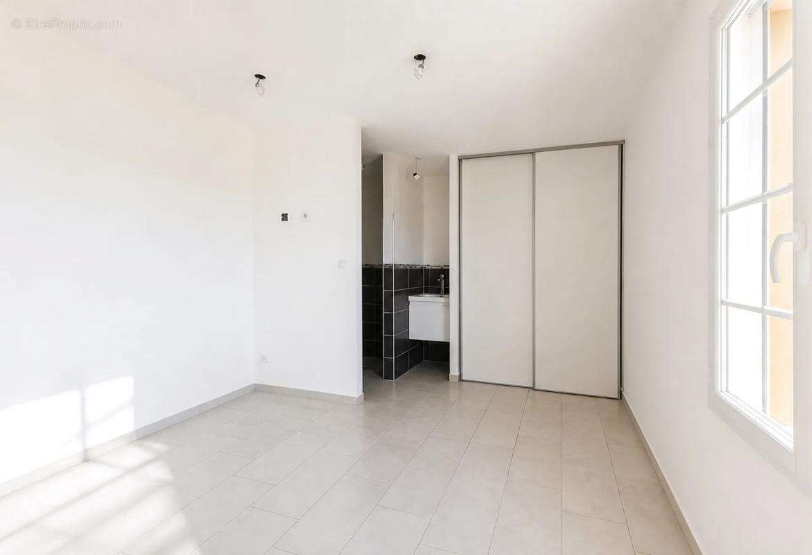 Maison de 5 pièces de 138 m² à La Croix-Blanche - photo 9
