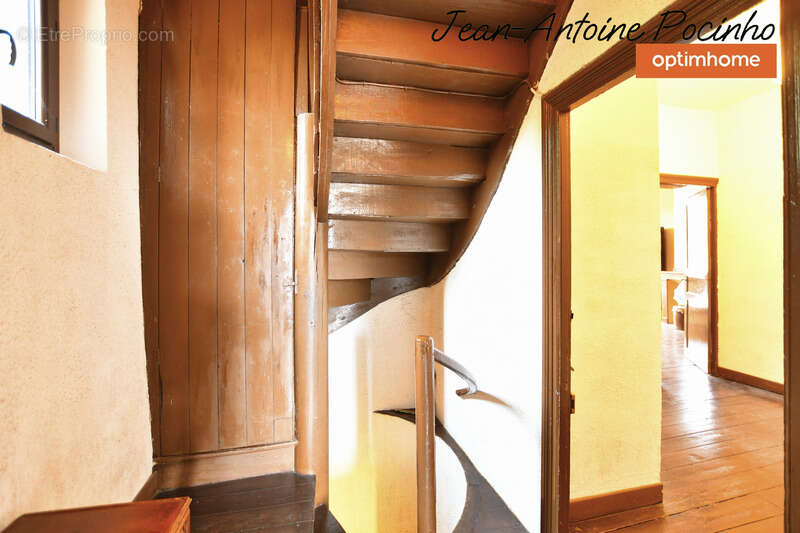 Appartement à SAINTE-FOY-DE-PEYROLIERES