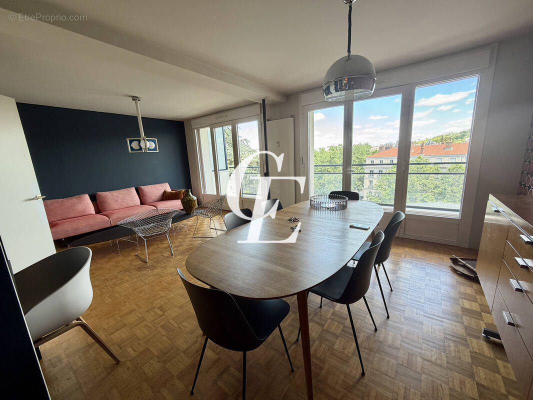 Appartement à SAINT-ETIENNE