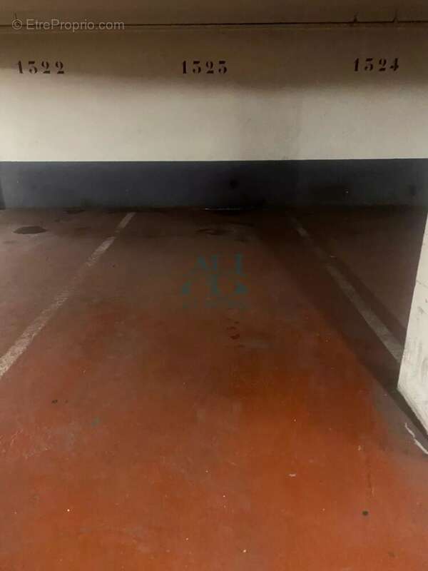 Parking à PARIS-10E