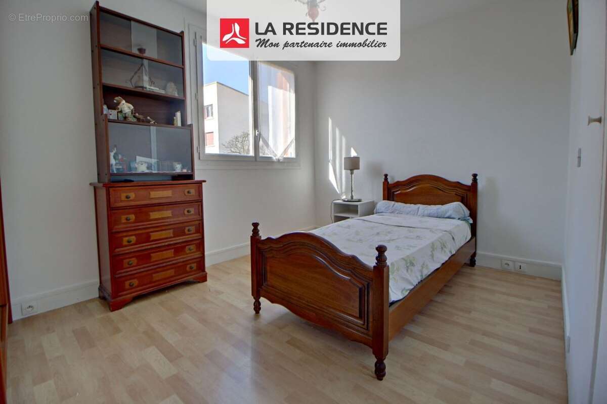 Appartement à LES CLAYES-SOUS-BOIS