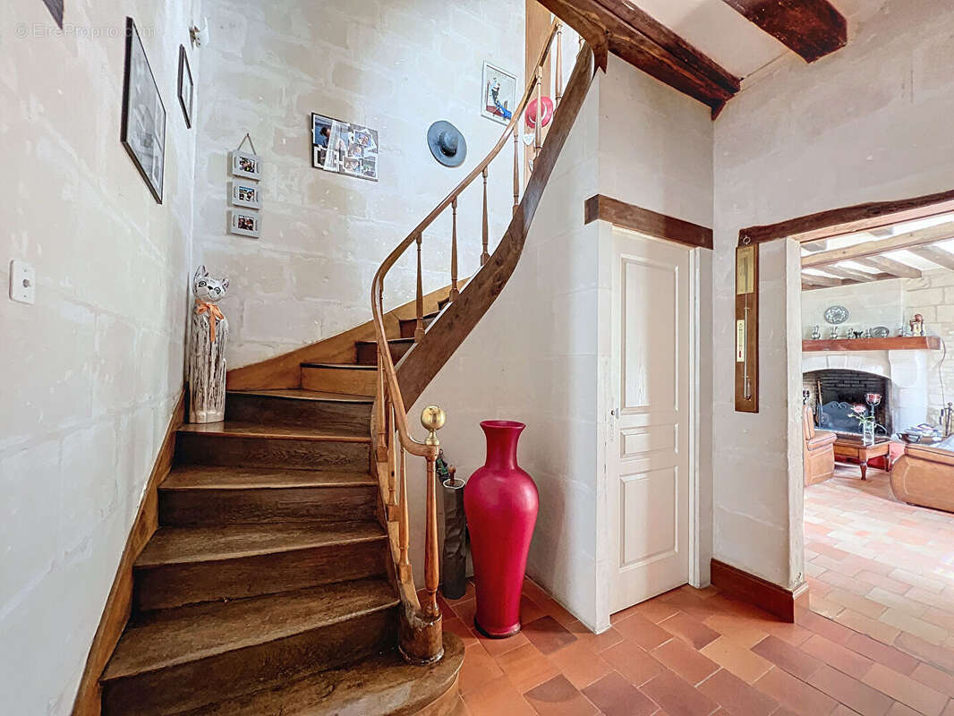 Maison à AMBILLOU-CHATEAU