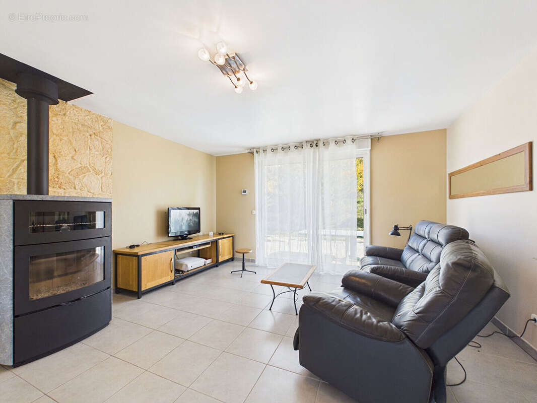 Maison à VERNOUX-EN-VIVARAIS