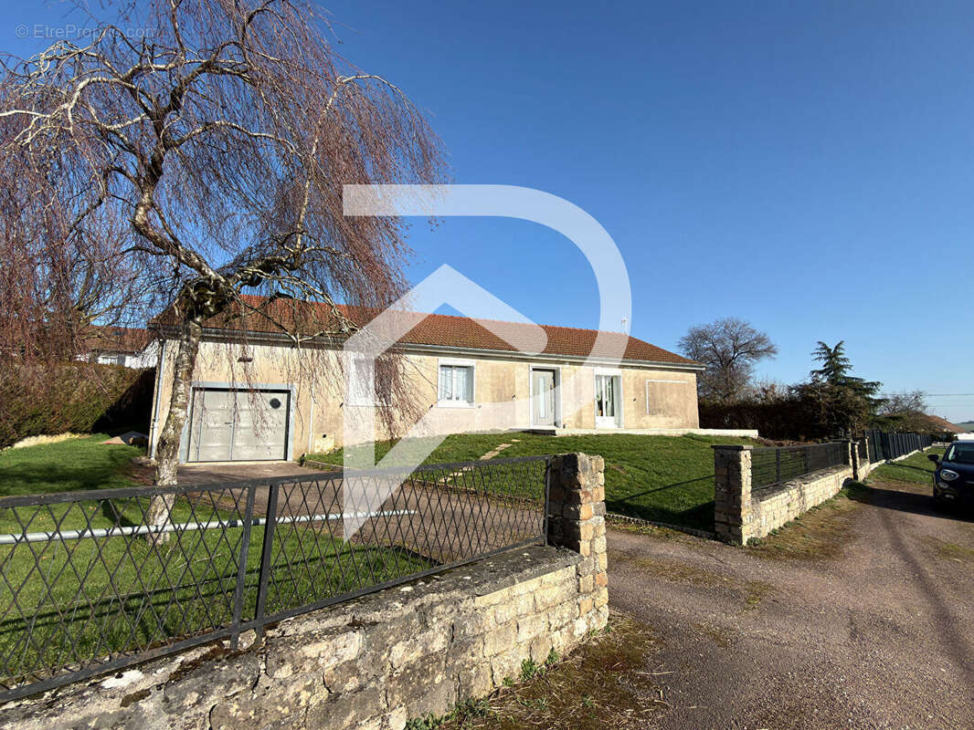 Maison à SAINTS-GEOSMES