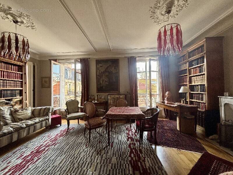 Appartement à COURBEVOIE
