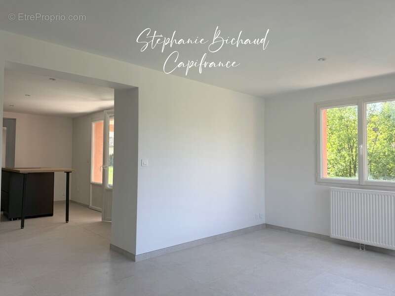 Maison à vendre 7 pièces LA ROCHE DES ARNAUDS (05) - photo 2