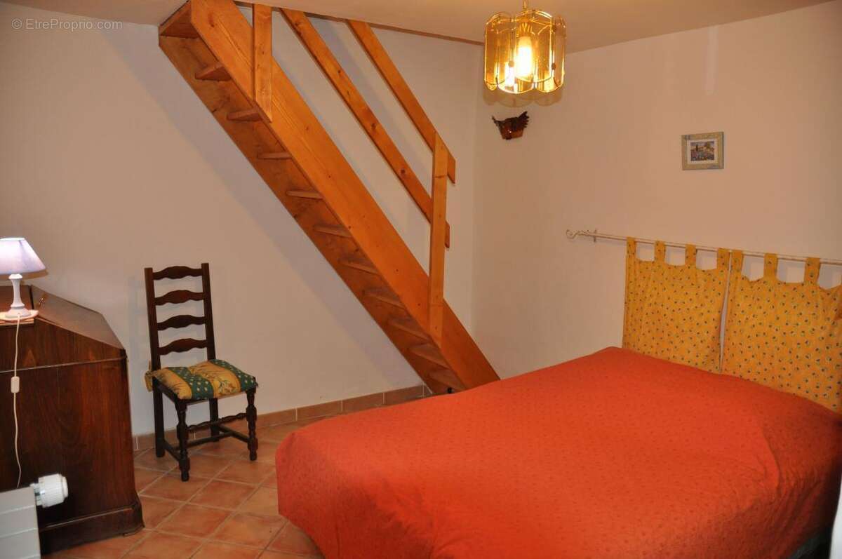 Maison à REVEST-DU-BION