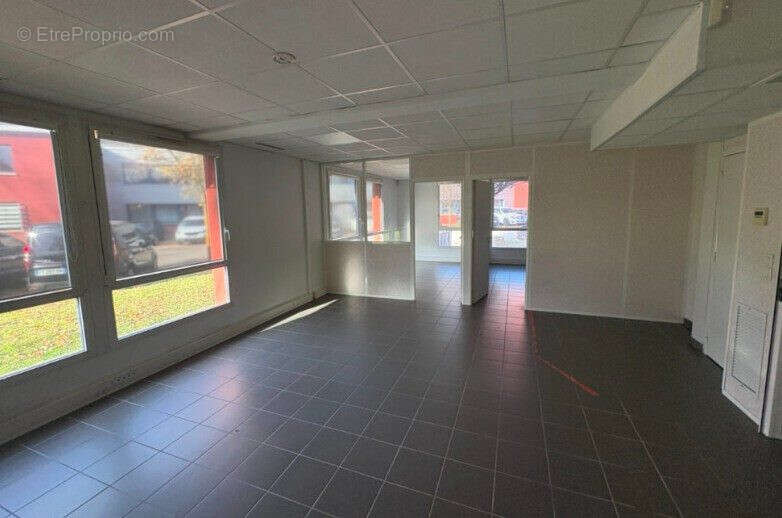 Commerce 120 m² à Brignais  - photo 4