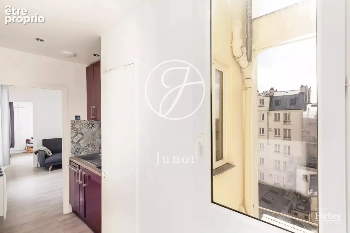 Paris 18e - ABBESSES - Appartement - 2 pièces - 27,11m² Carrez - 27.43m² au sol - Lumineux - photo 5