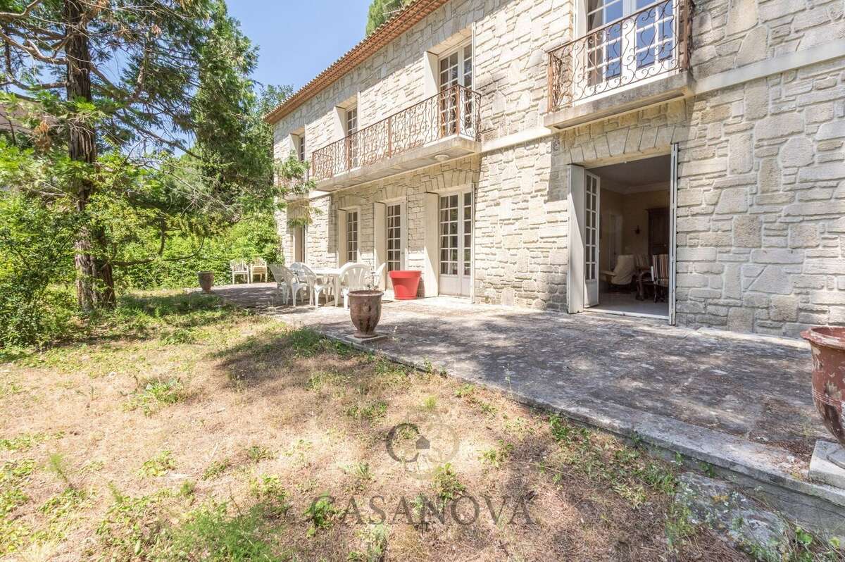 Maison familiale de plus de 270 m² avec parc arboré de 3 000 m² aux Arceaux à Montpellier - photo 2