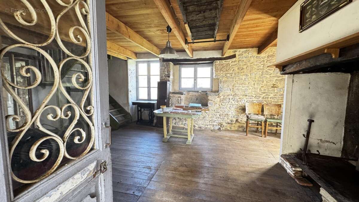 Maison à CENEVIERES