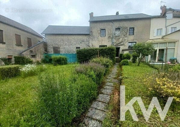 Maison à SAINT-GERVAIS-D'AUVERGNE