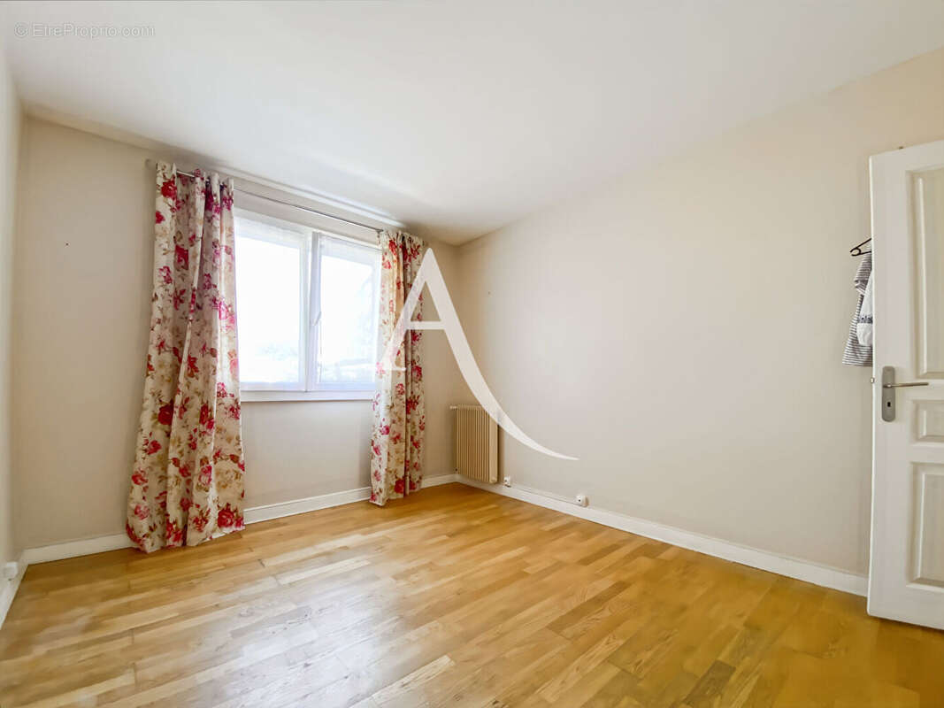 Appartement Bois D Arcy 3 pièce(s) 74 m2 - photo 8