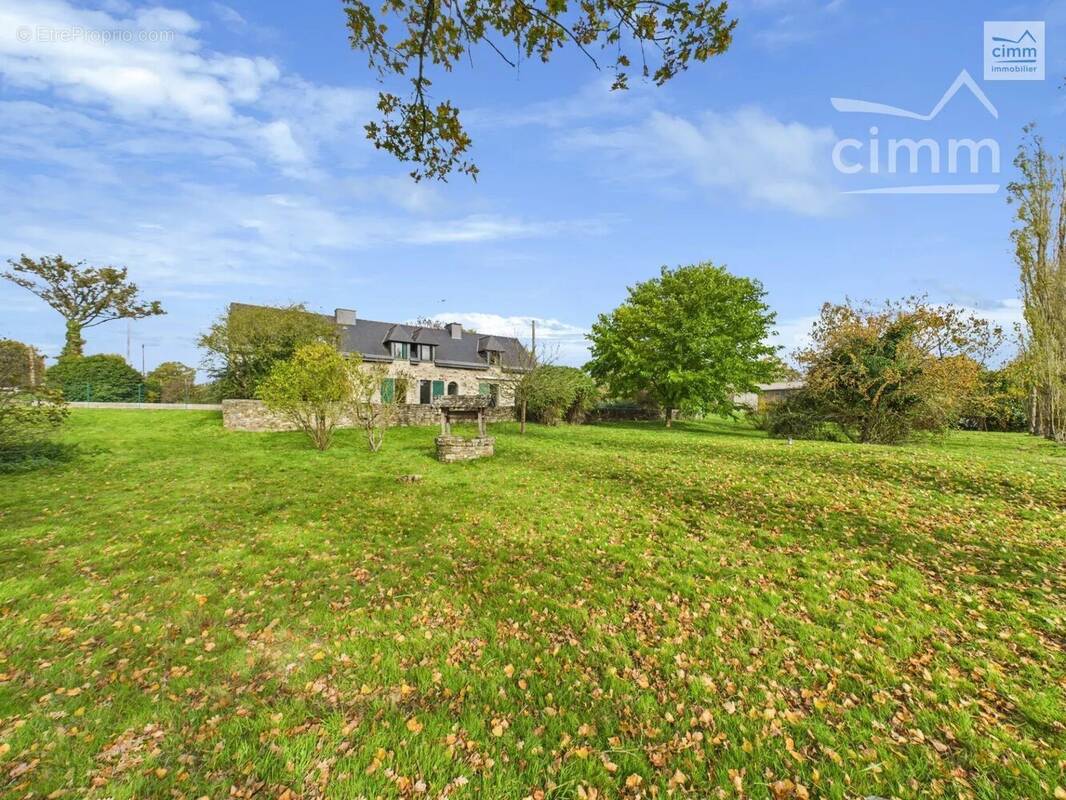 Maison à BOURG-DES-COMPTES