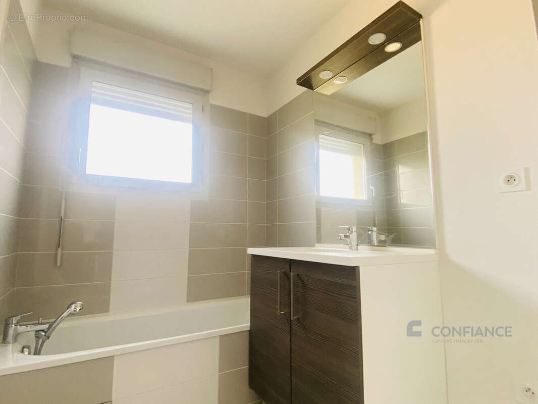 Appartement à RILLIEUX-LA-PAPE