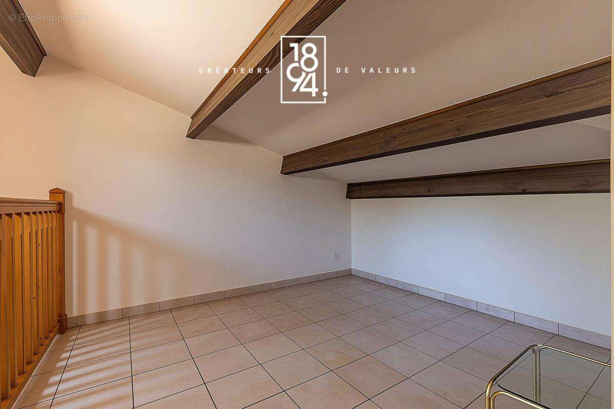 Maison familiale d'environ 160 m² avec piscine édifiée sur un terrain de 1 430 m² entre Eoures et Aubagne 13400 - photo 9